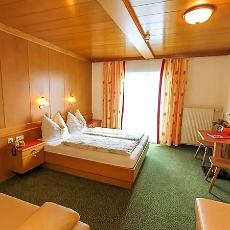 Alpenhotel Tauernstueberl Otel Zell am See