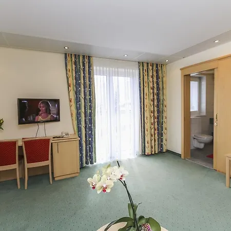 Alpenhotel Tauernstüberl 3*