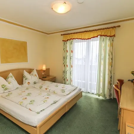 Alpenhotel Tauernstueberl Szálloda Zell am See