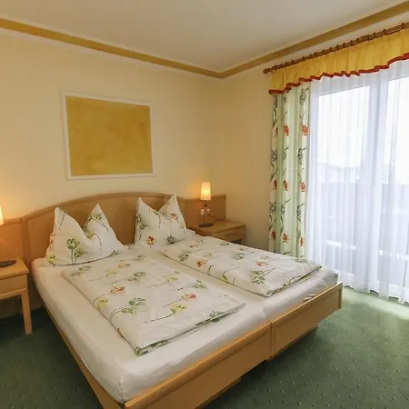 Alpenhotel Tauernstueberl Szálloda