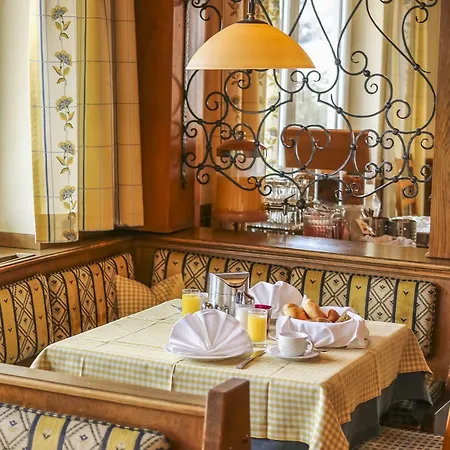 Alpenhotel Tauernstueberl Szálloda 3*