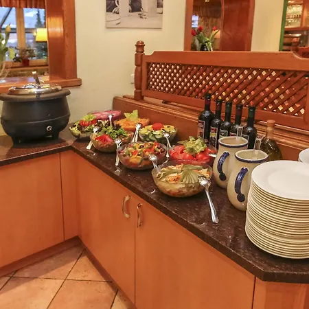 Alpenhotel Tauernstueberl 3*