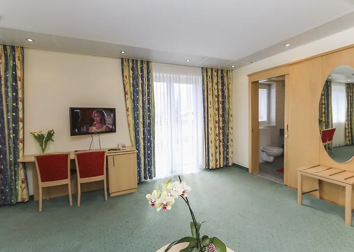 Alpenhotel Tauernstueberl 3*