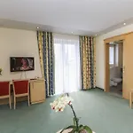 Alpenhotel Tauernstueberl 3*