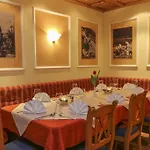 Alpenhotel Tauernstueberl Целль-ам-Зе