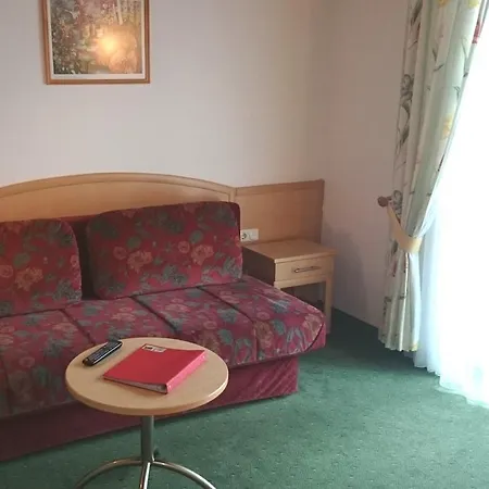 מלון Alpenhotel Tauernstueberl 3*