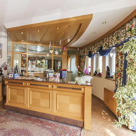 ホテル Alpenhotel Tauernstueberl