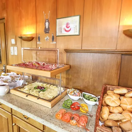 Alpenhotel Tauernstueberl ホテル