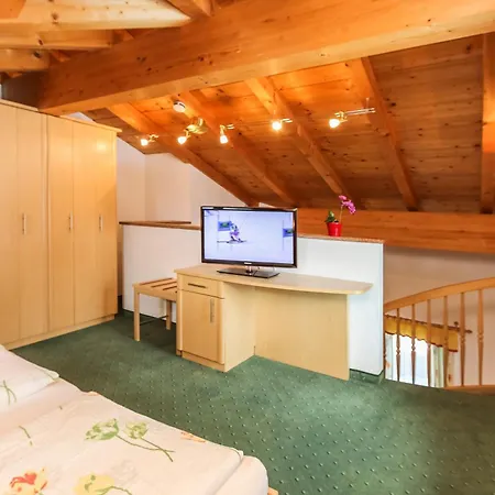 ホテル Alpenhotel Tauernstueberl