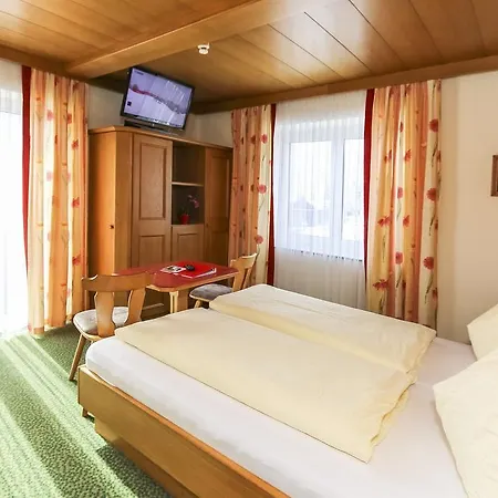 ホテル Alpenhotel Tauernstueberl ツェル アム ゼー