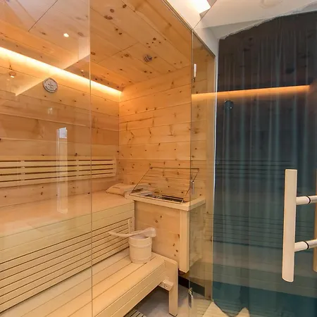 Alpenhotel Tauernstueberl ホテル ツェル アム ゼー