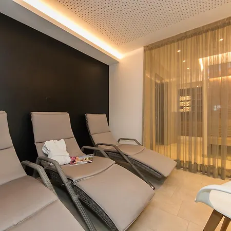 Alpenhotel Tauernstueberl 3* ツェル アム ゼー