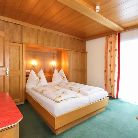 Alpenhotel Tauernstueberl ホテル